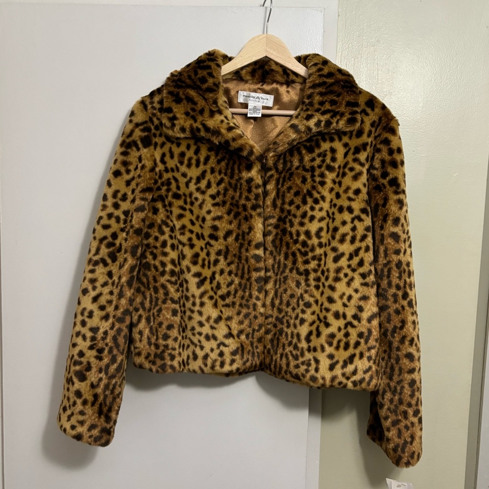 🐆 LEOPARD FUZZY COAT - NWT